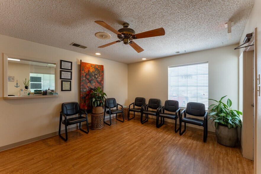 More Photos Of 2003 Medical Pky, San Marcos Medical For Sale