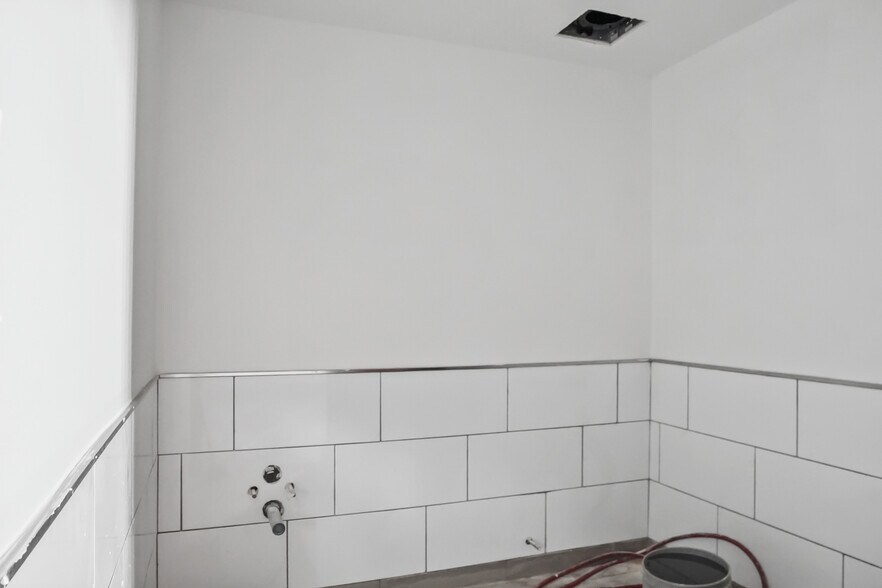 More Photos Of 3310 S Main St, Los Angeles Warehouse For Lease