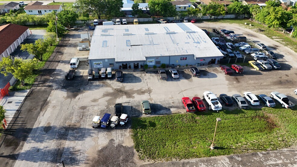 Primary Photo Of 1302 NE Pine Island Rd, Cape Coral Warehouse For Lease