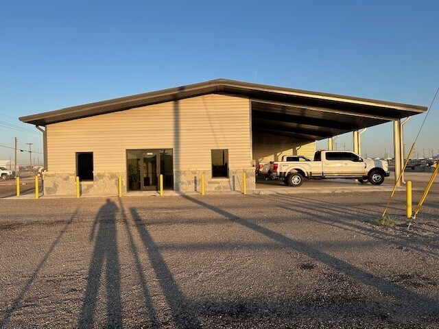 More Photos Of 2307 Stafford Blvd, Pecos Industrial For Lease