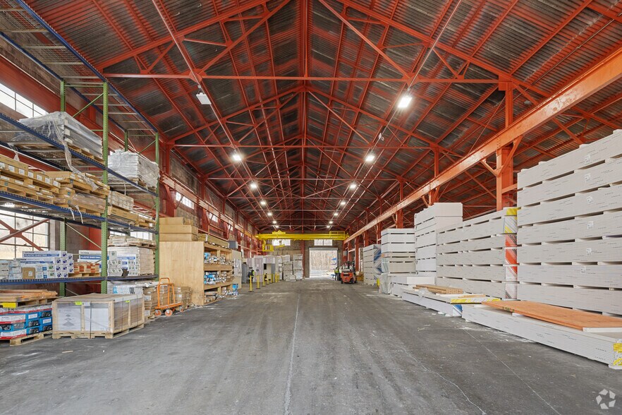 More Photos Of 252-262 Depot Rd, Milford Light Distribution For Lease