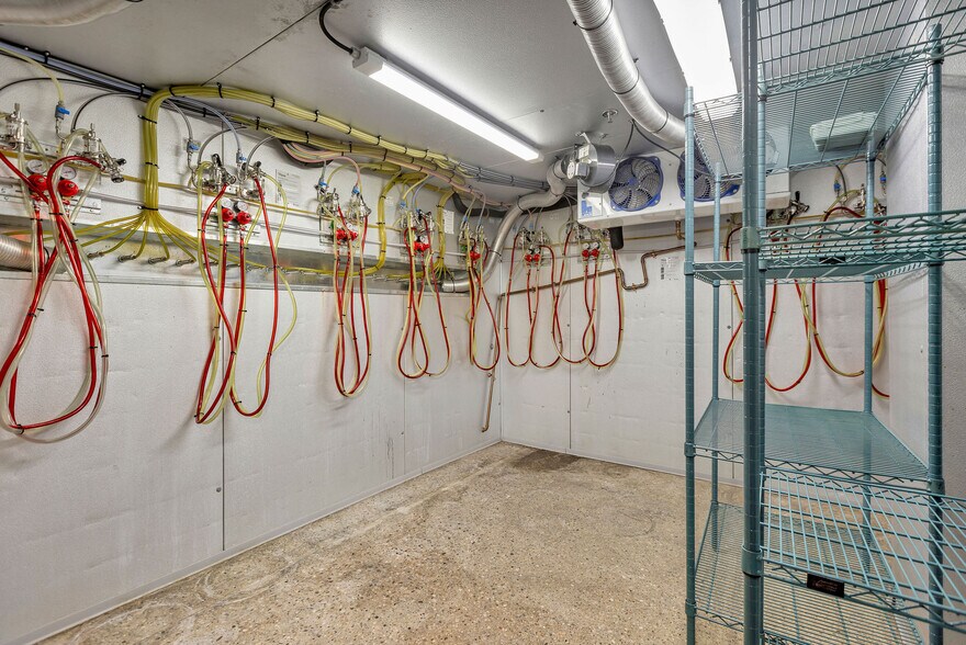 More Photos Of 316-320 Reading Rd, Cincinnati General Retail For Lease