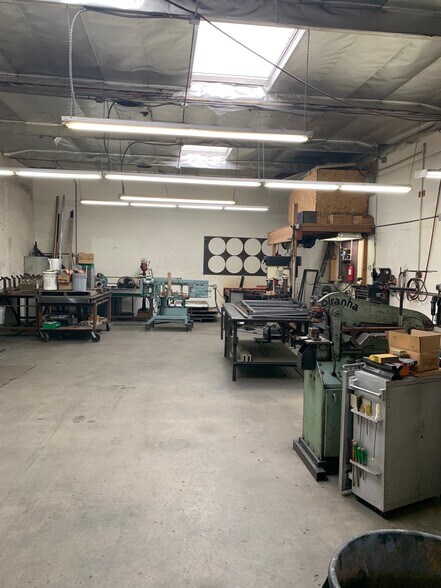 More Photos Of 6733-6735 Suva St, Bell Gardens Warehouse For Lease