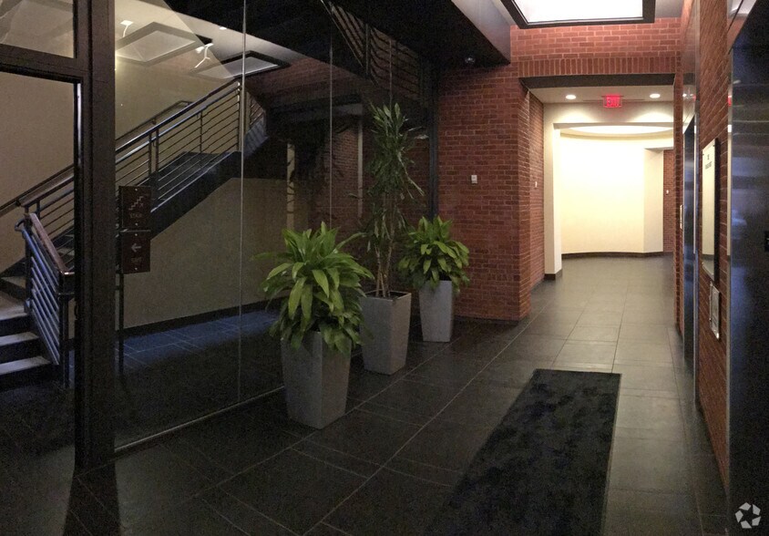 More Photos Of 775 Yard St, Columbus Medical For Lease