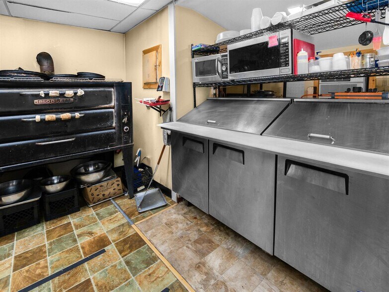 More Photos Of 25 North St, Proctor Restaurant For Sale