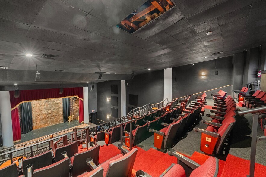 More Photos Of 110 W Main St, Waxahachie Theater Concert Hall For Lease