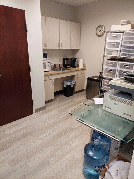 More Photos Of 21351 Gentry Dr, Sterling Office For Lease