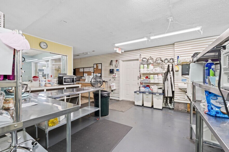 More Photos Of 808 Bypass Rd, Winchester Freestanding For Sale