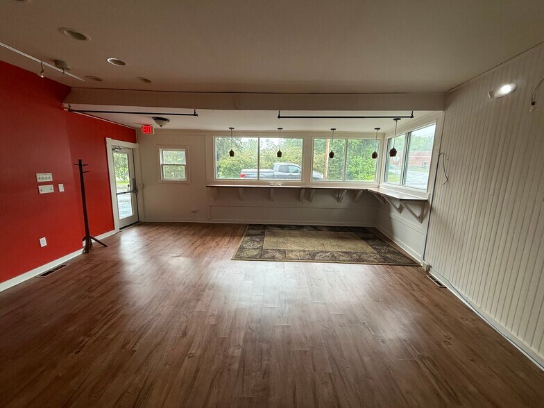 More Photos Of 258 Alplaus Ave, Alplaus Office For Lease