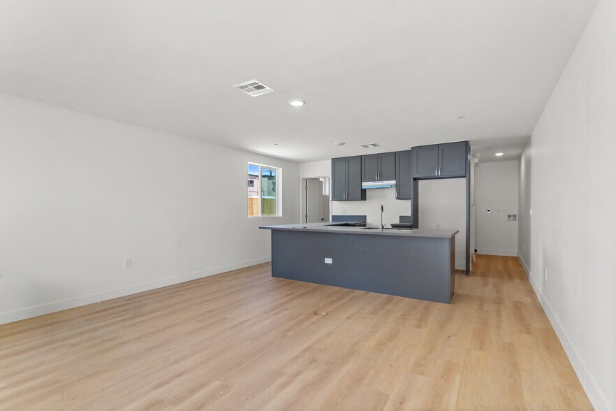 More Photos Of 707 W 80th St, Los Angeles Land For Sale