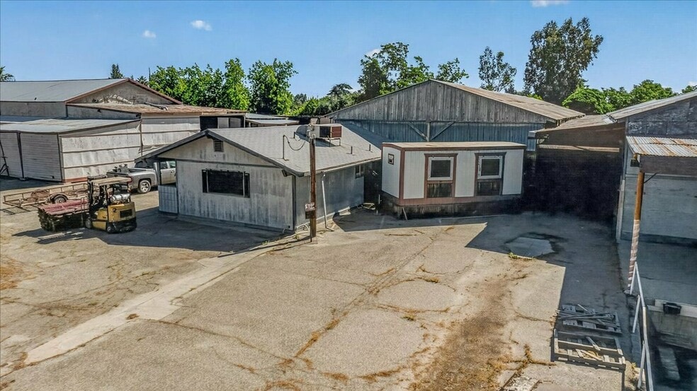 More Photos Of 708 N Pleasant Ave, Fresno Warehouse For Sale