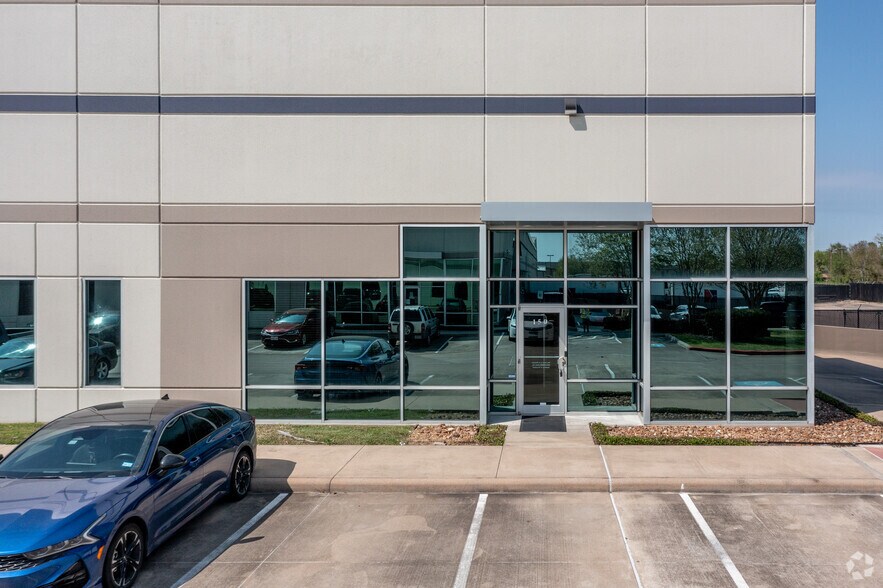 More Photos Of 1455 E Sam Houston Pky S, Pasadena Unknown For Lease