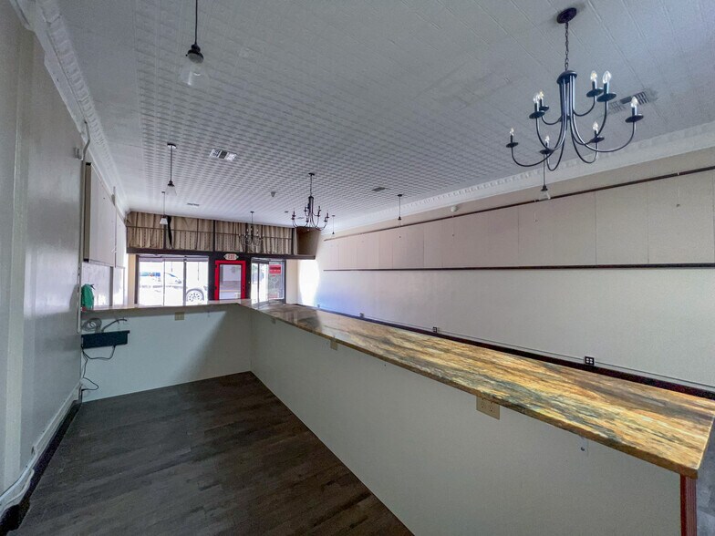 More Photos Of 114 N 5th St, Alpine Storefront For Sale