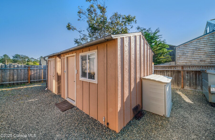 More Photos Of 186 Laneda Ave, Manzanita Storefront Retail Office For Sale