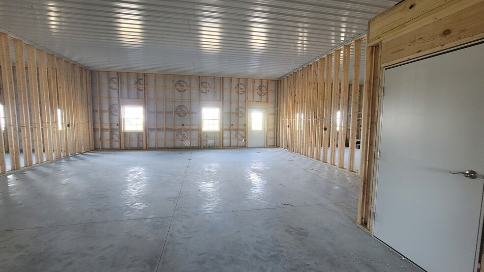More Photos Of 1401 Amy Ln, Franklin Showroom For Sale