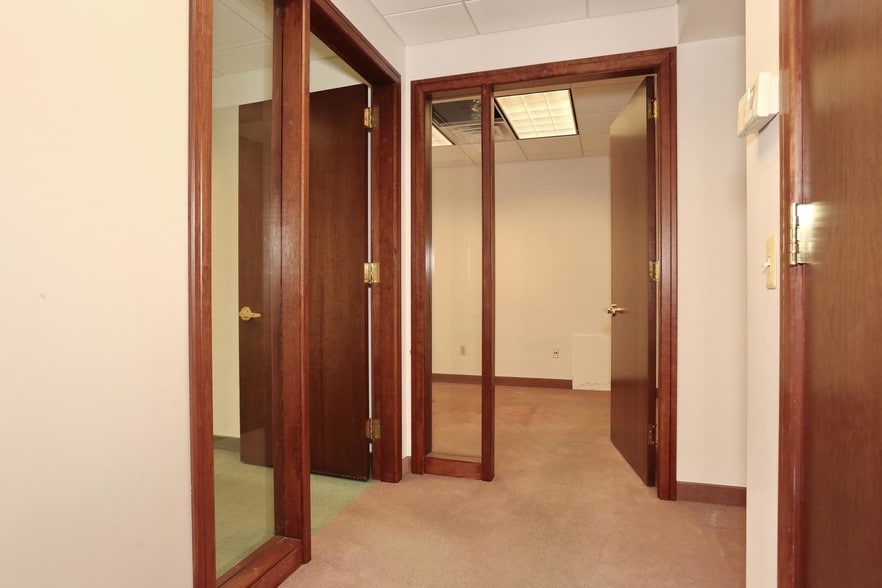 More Photos Of 58 Ware Rd, Upper Saddle River Flex For Lease