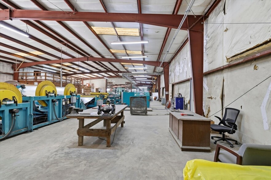 More Photos Of 4711 Capital Cir SW, Tallahassee Warehouse For Sale