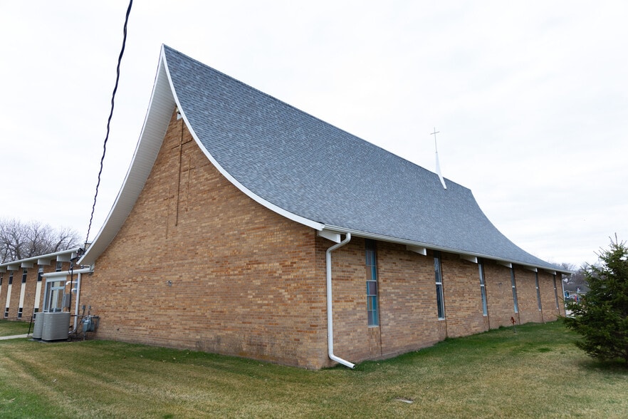 More Photos Of 381 H St, Hampton Religious Facility For Sale