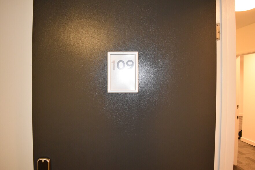 More Photos Of 3115 W Olive Ave, Burbank Office For Lease