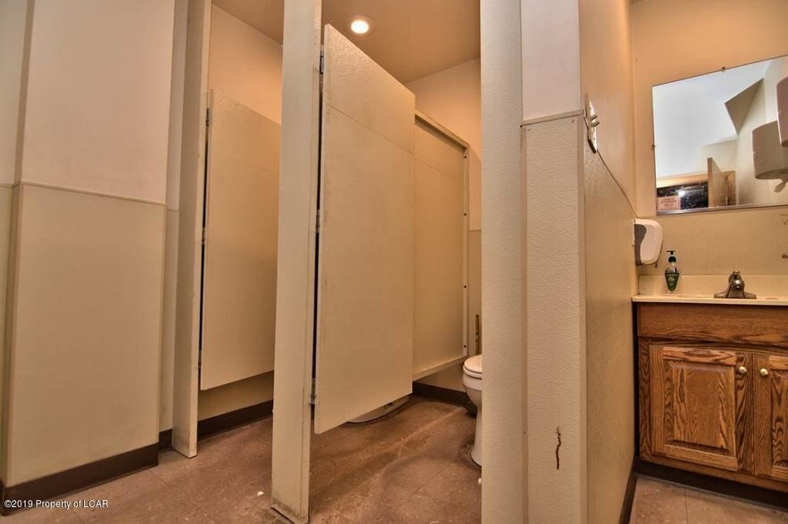 More Photos Of 541 State Route 93, Sugarloaf Light Distribution For Lease