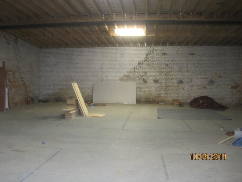 More Photos Of 211 Rankin St, Fayetteville Showroom For Lease