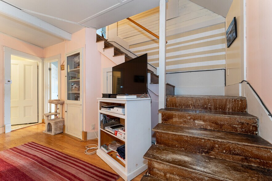 More Photos Of 19 Cottage St, Bar Harbor Storefront For Sale