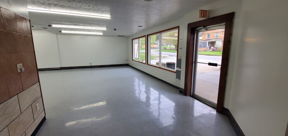 More Photos Of 163 Main St, Bruin Freestanding For Sale