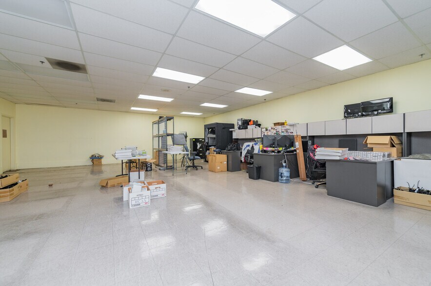 More Photos Of 380-384 Clinton St, Costa Mesa Manufacturing For Lease