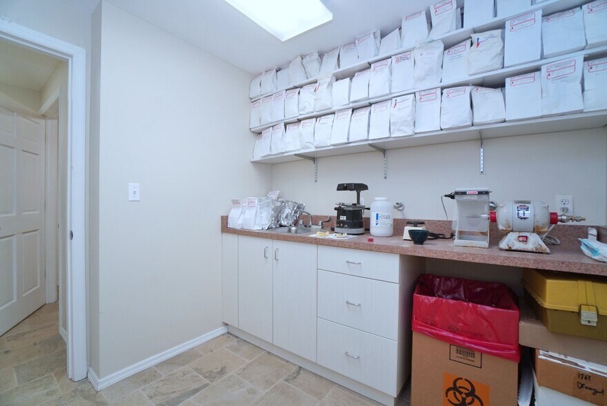 More Photos Of 1562 Drumgoole Rd E, Staten Island Medical For Sale