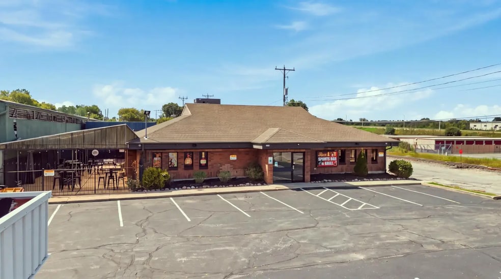 Primary Photo Of 8775 N 107th St, Milwaukee Restaurant For Sale