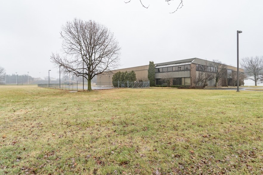 More Photos Of 825 Riverview Dr, Benton Harbor Light Distribution For Sale