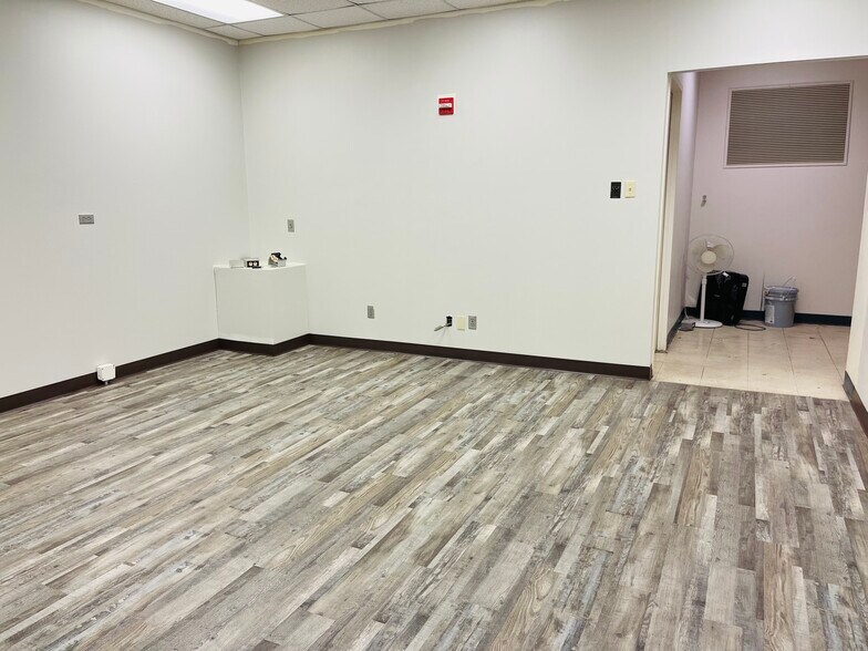 More Photos Of 2520 W Irving Blvd, Irving Office For Lease