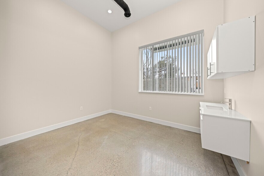 More Photos Of 3462 Greenfield rd, Berkley Medical For Sale