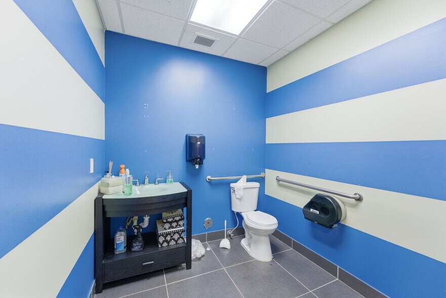 More Photos Of 6545 NW 169th St, Hialeah Medical For Sale
