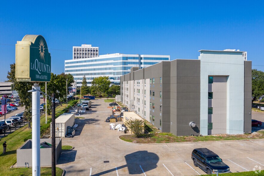 More Photos Of 6790 Southwest Fwy, Houston Hotel For Sale