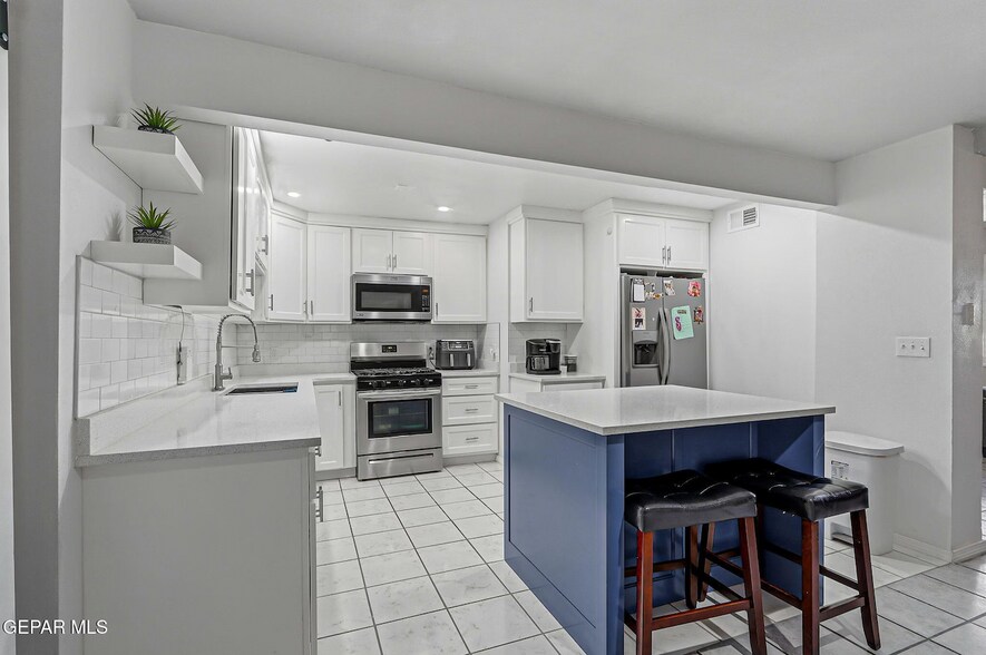 More Photos Of 10540 Socorro Rd, Socorro Specialty For Sale