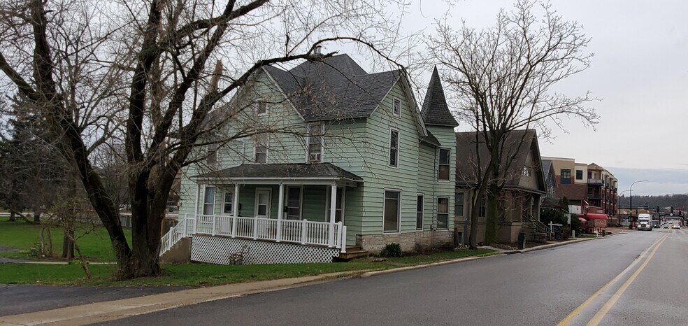 More Photos Of 121 N Main St, Algonquin Apartments For Sale