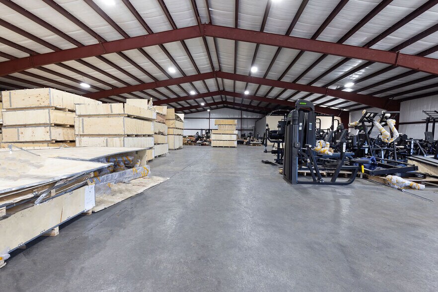 More Photos Of 368 Nike Rd, Jeffersonville Distribution For Lease