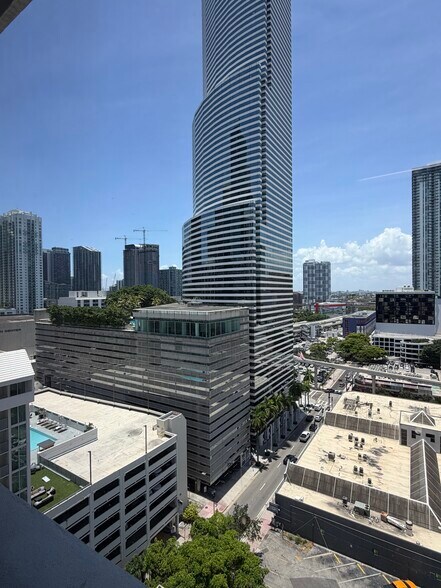 More Photos Of 150 SE 2nd Ave, Miami Office Residential For Lease