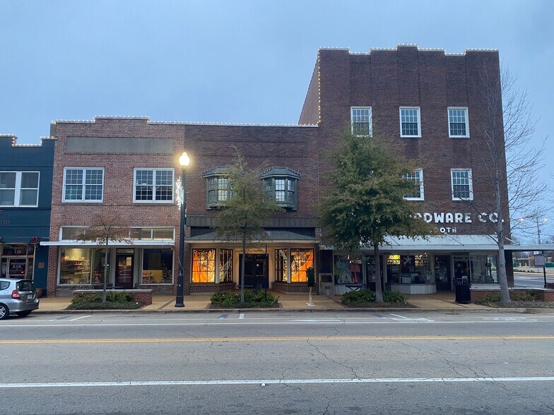 More Photos Of 114 W Main St, Tupelo Freestanding For Sale