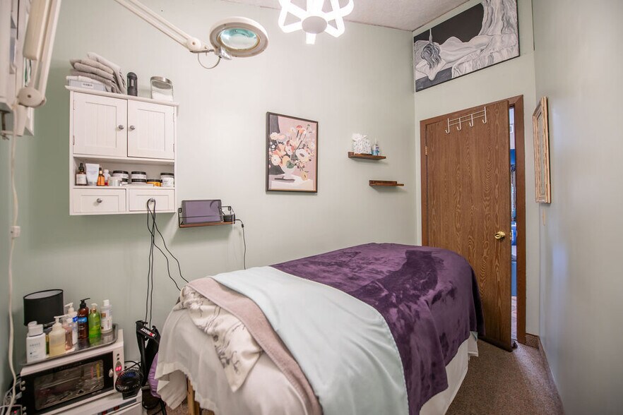 More Photos Of 411 W Canal St, Malvern General Retail For Sale
