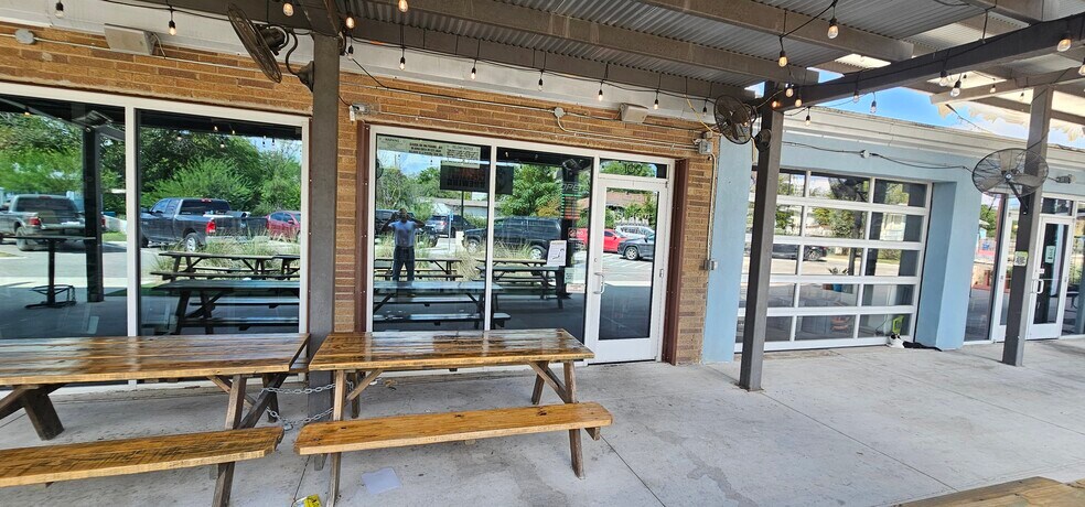 More Photos Of 1602 E Houston St, San Antonio Restaurant For Lease