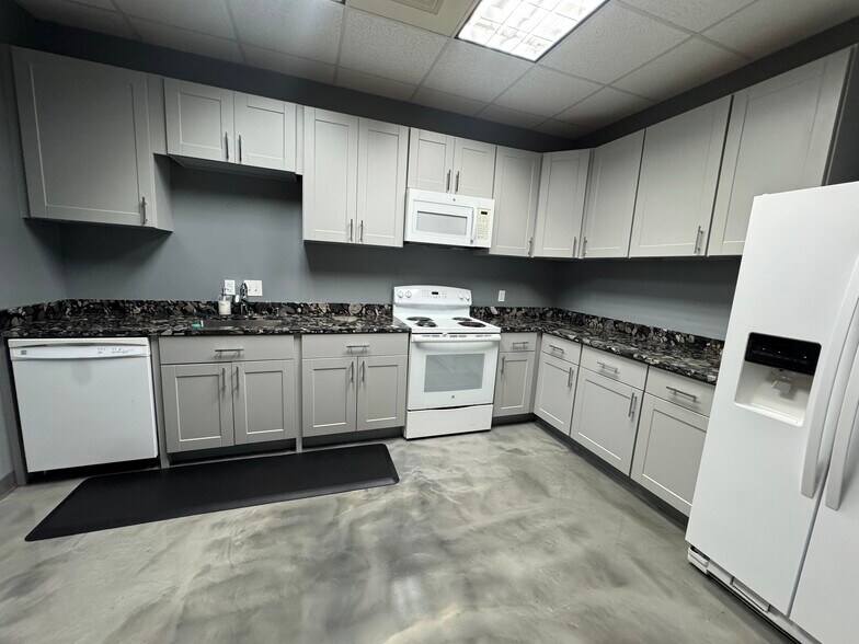 More Photos Of 8500 Bluffstone Cv, Austin Office For Sale