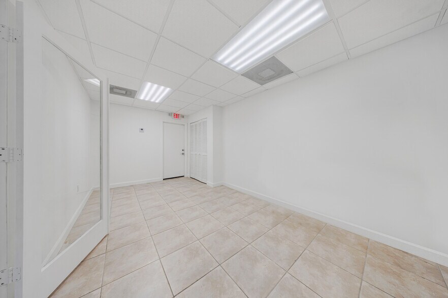 More Photos Of 7452-7466 SW 48th St, Miami Warehouse For Sale