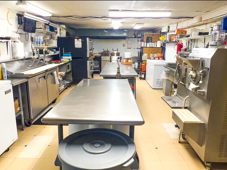 More Photos Of 3150 W 32nd St, Erie Fast Food For Sale