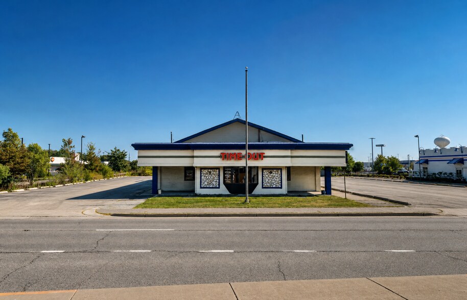 More Photos Of 6025 S La Grange Rd, La Grange Restaurant For Lease