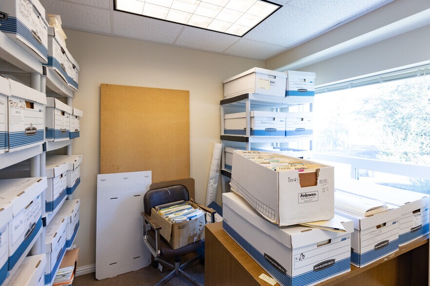 More Photos Of 200 N Wasco Ct, Hood River Warehouse For Sale