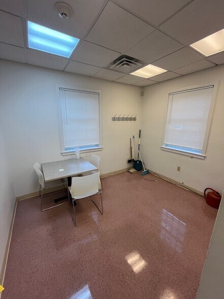 More Photos Of 396 Onset Ave, East Wareham Bank For Lease