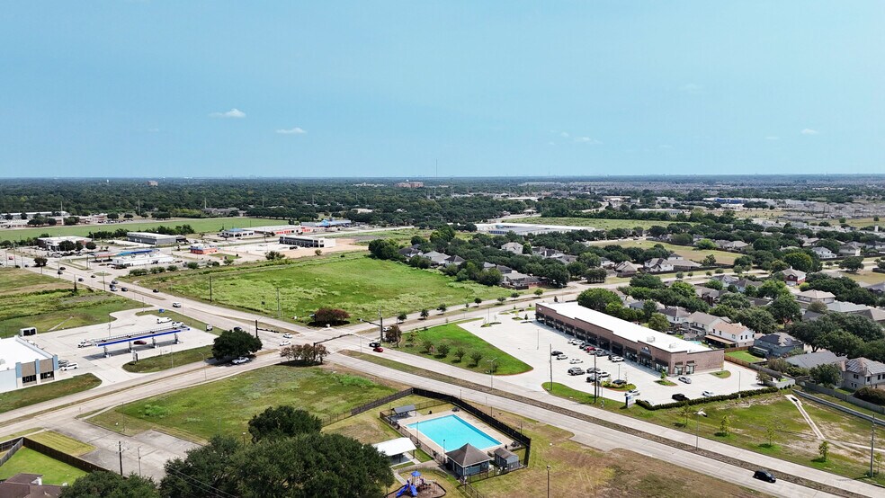 More Photos Of 5149 Reading Rd, Rosenberg Storefront For Sale