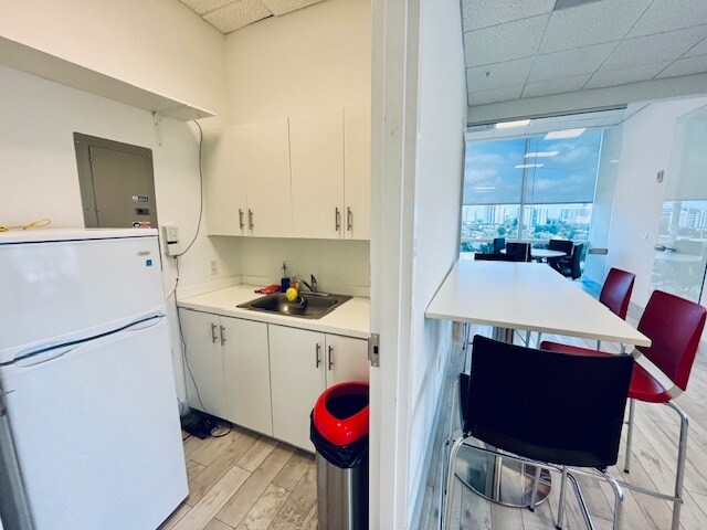 More Photos Of 20200 W dixie Hwy, Aventura Medical For Sale